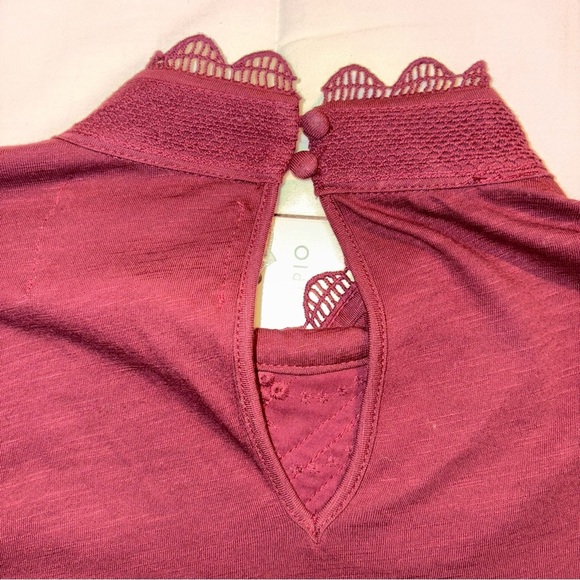 Cupio Red Relaxed Pleated Blouse with Mandarin Collar - Picture 6 of 7